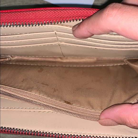 red Guess wallet with silver detailing - Picture 6 of 8
